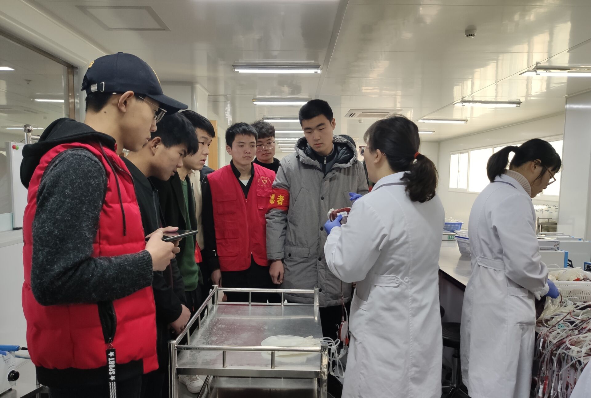 机电工程学院组织志愿者走进市中心血站参观学习+机电工程学院(2).JPG 机电工程学院组织志愿者走进市中心血站参观学习+机电工程学院(2).JPG